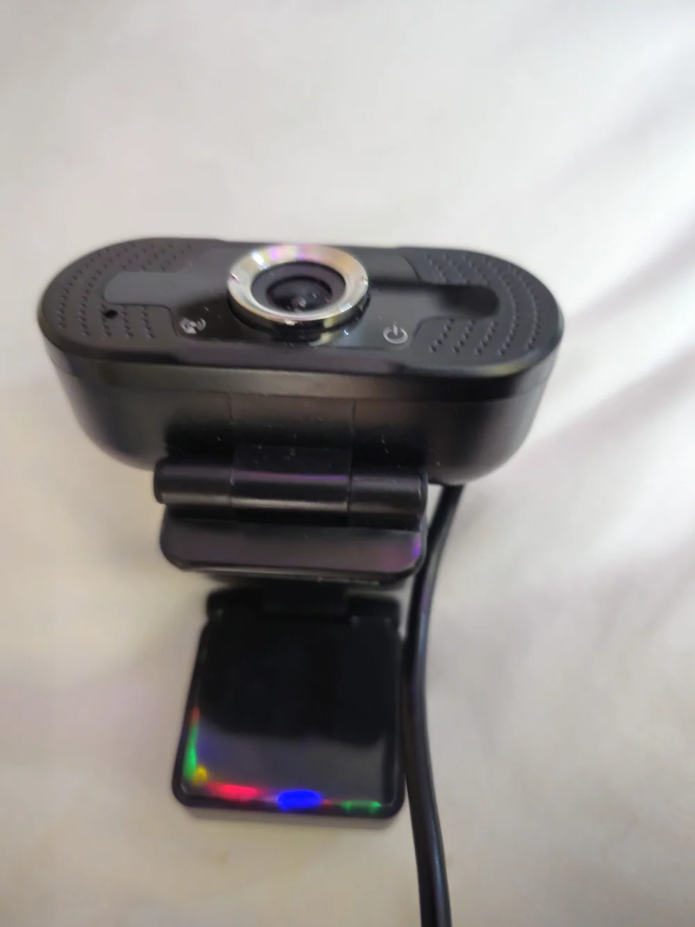2 Webcams: A Full HD 1080P USB Webcam equipped with A Microphone & A Logitech